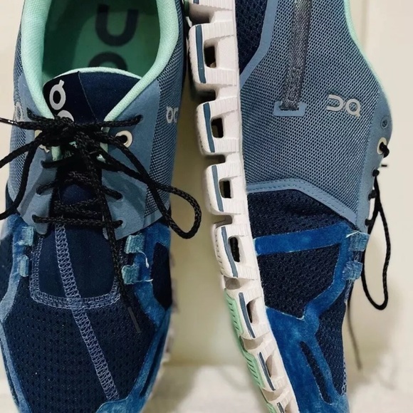 Size 9 - On Cloud 5 baby blue - Picture 3 of 12